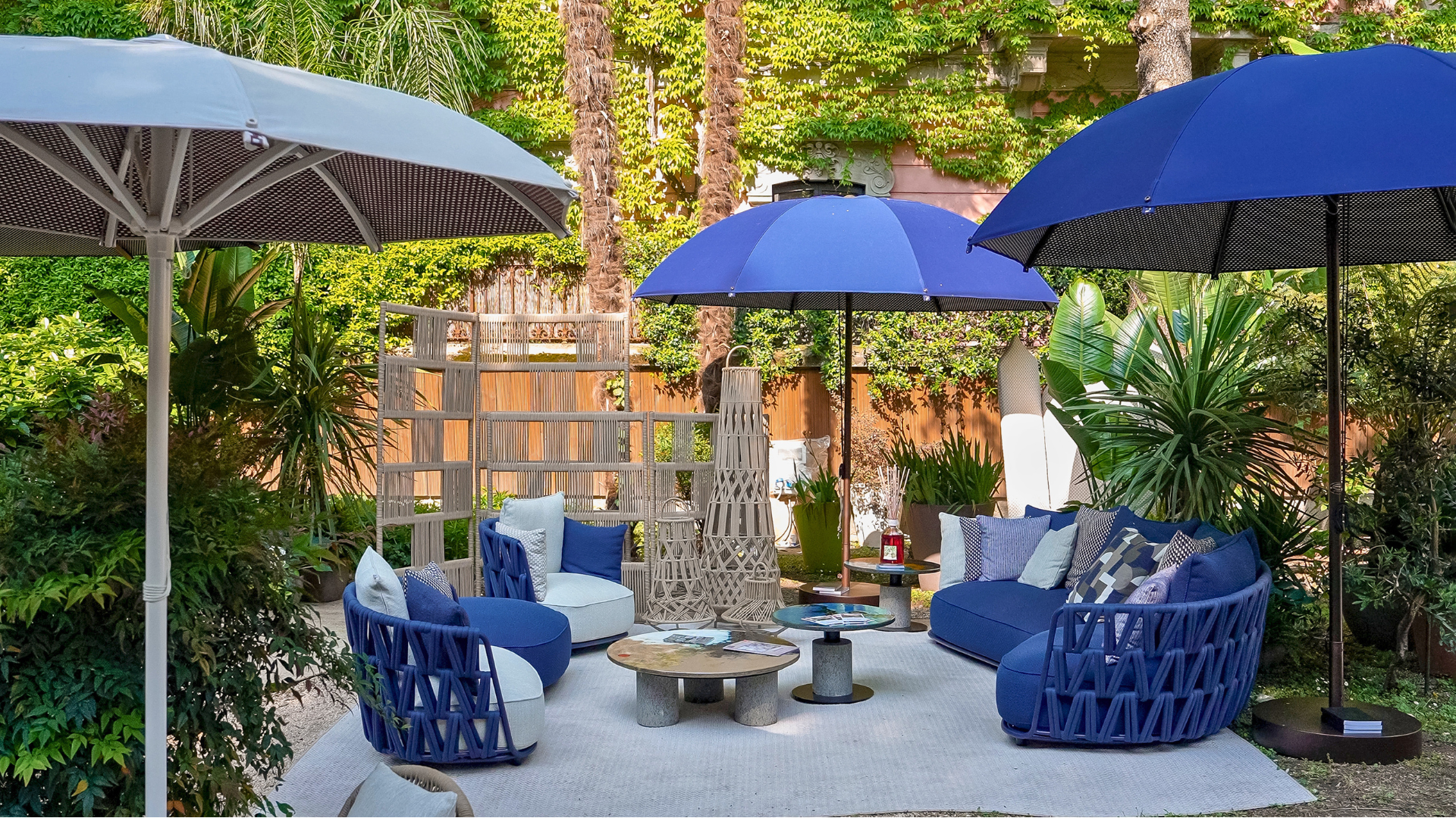 poggesi blue tones parasols